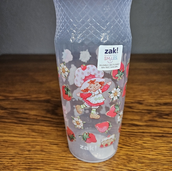Zak! Strawberry Shortcake Water Bottle - Picture 2 of 8